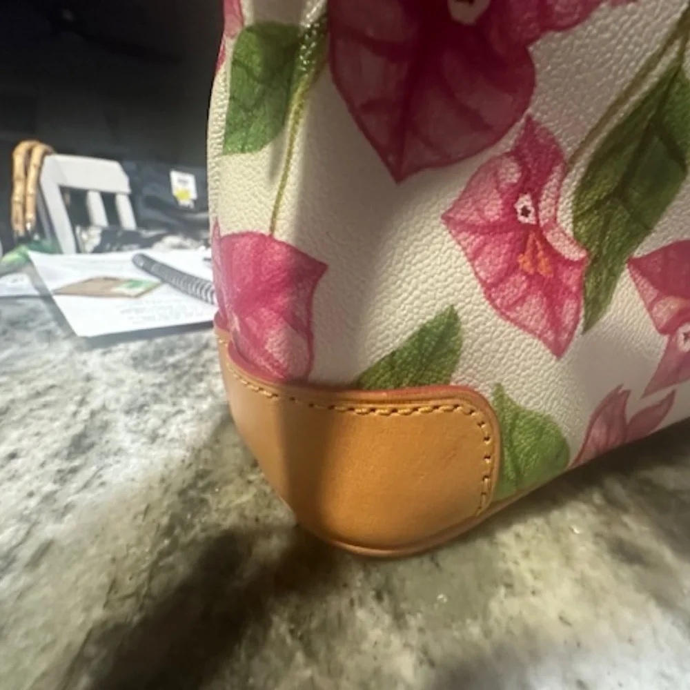 Dooney and Bourke BRAND NEW/RARE FLORAL FUSCHIA Pattern Crossbody Bag! - Picture 10 of 16